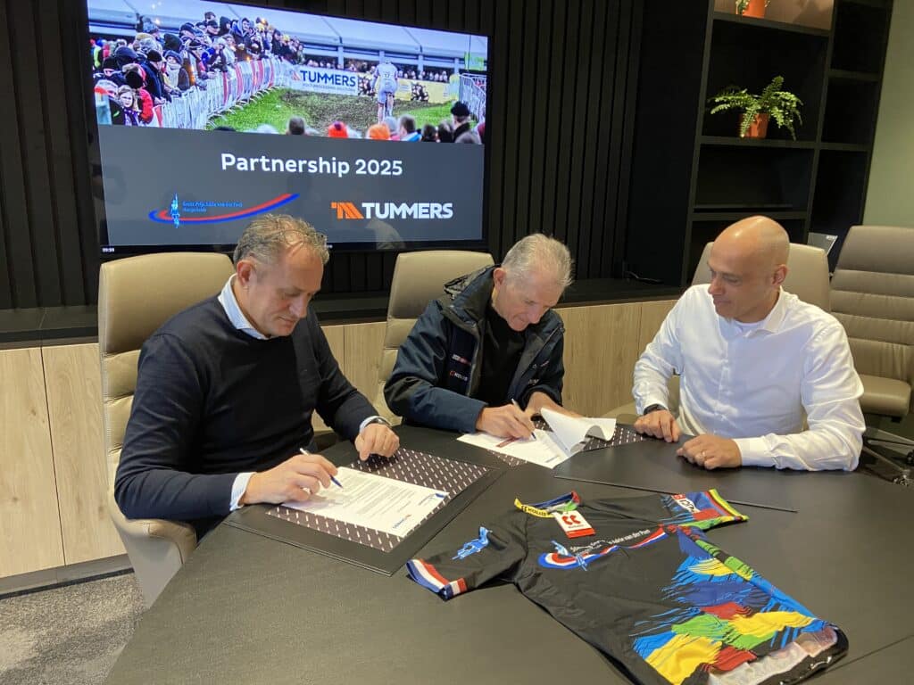 Contractondertekening GP Adrie van der Poel